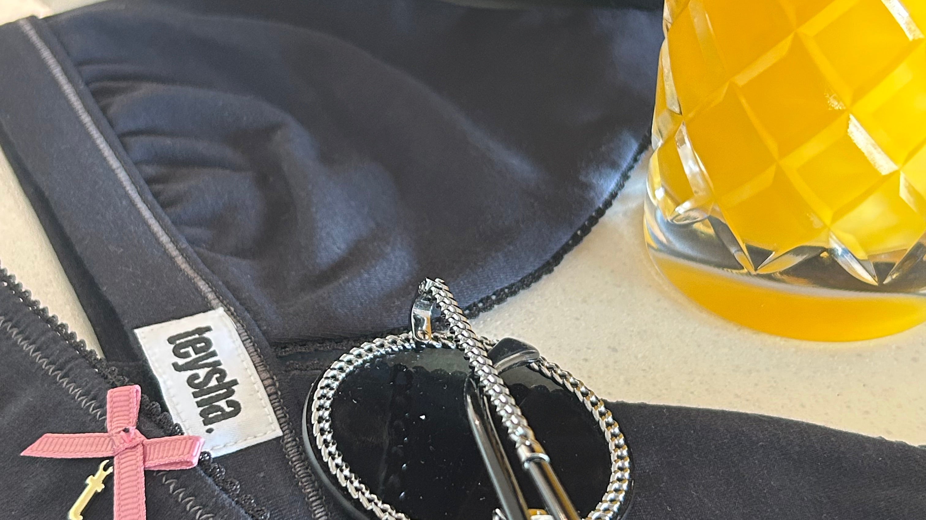 Love triangles at teysha